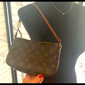 Louis Vuitton classic crossbody